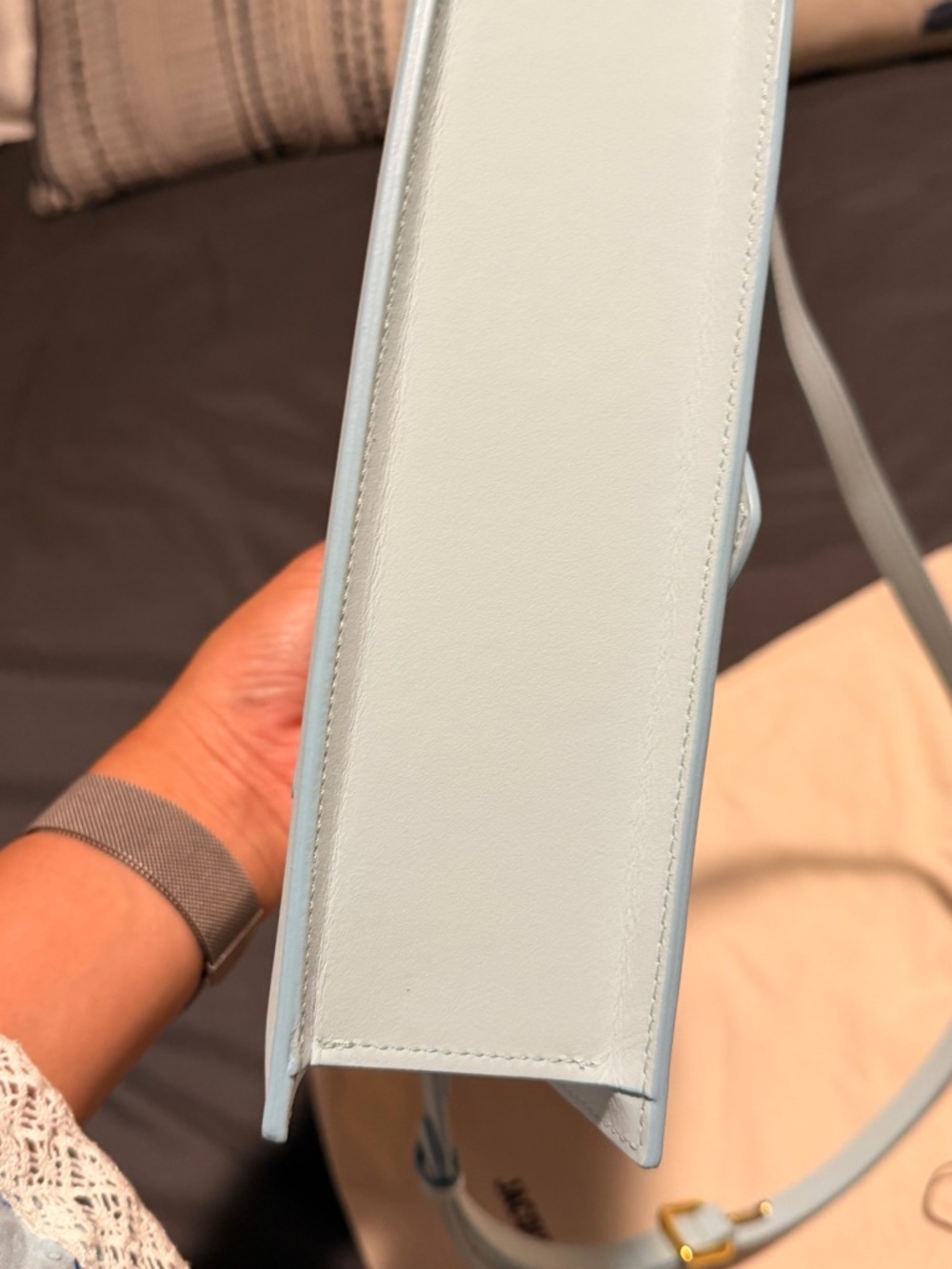 Jacquemus baby blue leather shoulder bag with gold logo - Picture 3 of 13